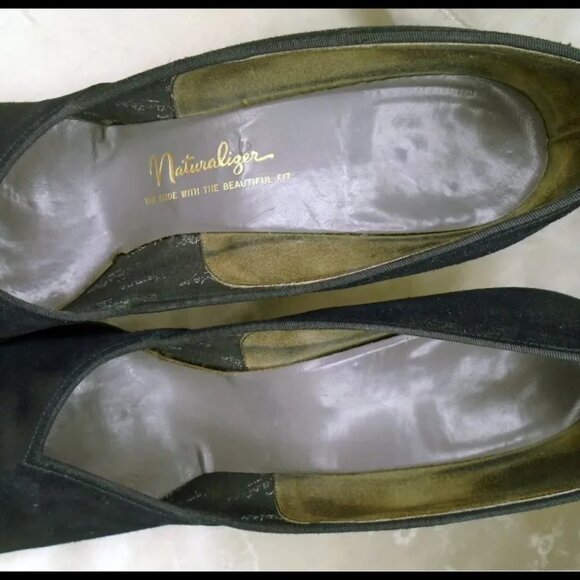 50s Vintage Black Baby Doll Pumps Heels Shoes, Sweetheart Vamp, Suede - Picture 7 of 15